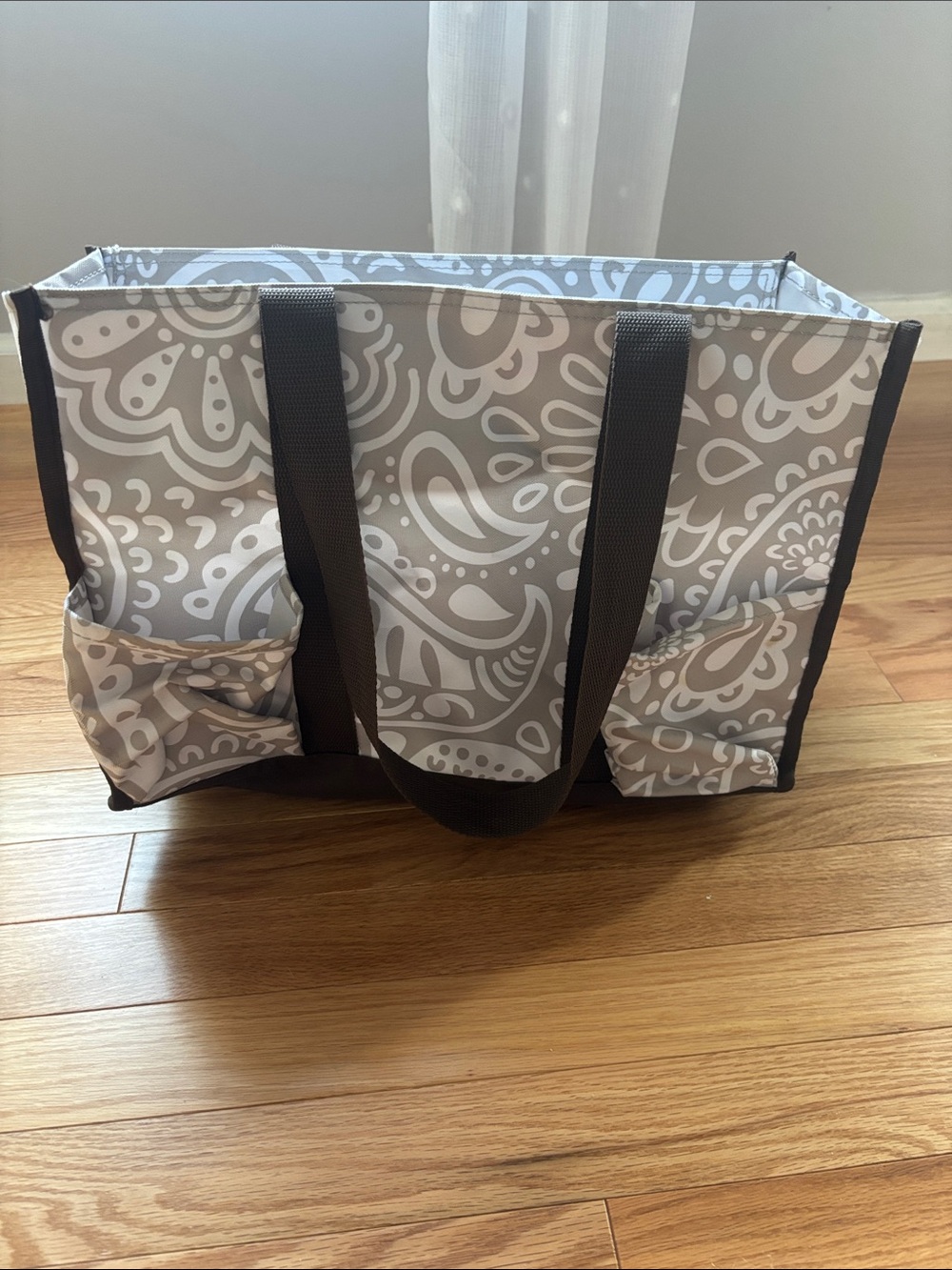 Like new Thirty One Grey Patterned Storage Tote Bag with 5 Exterior Pockets